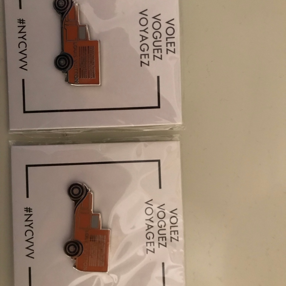 Louis Vuitton Pin - Picture 4 of 7